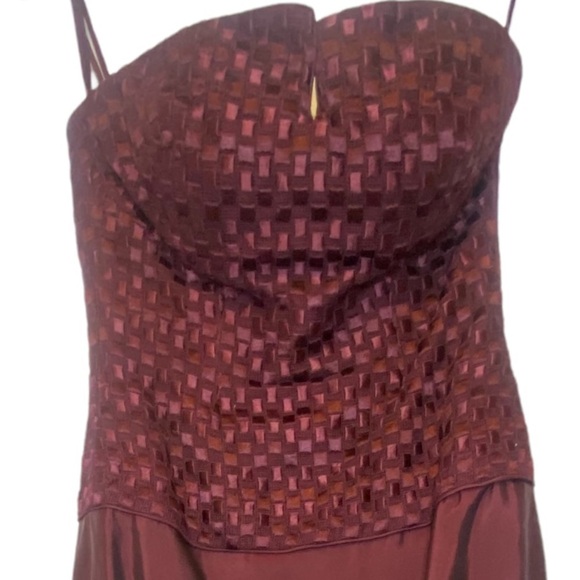 Helen Morley Maroon Iridescent Embroidered Strapless Maxi Gown with Sash Size 6 - Picture 3 of 11